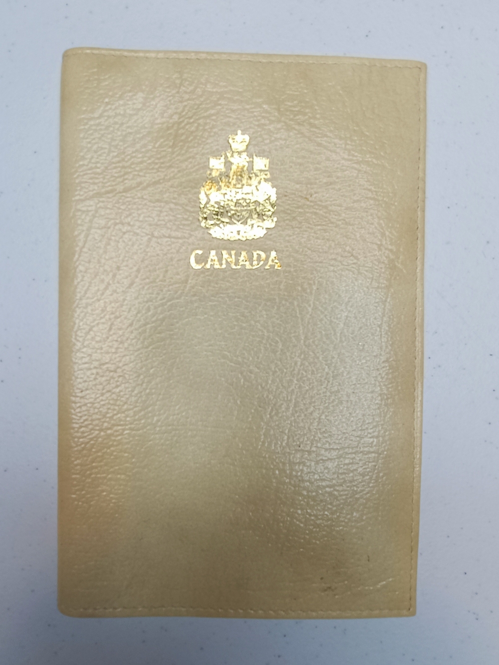 Vintage Buxton Oasis Leather Canadian Passport Travel Wallet Cream